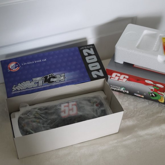 Action 1/24 Scale #55 Hamilton 2002 Monte Carlo Marvin The Martian Nascar - Picture 8 of 14